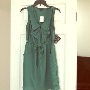 NWT green sleeveless dress with pockets